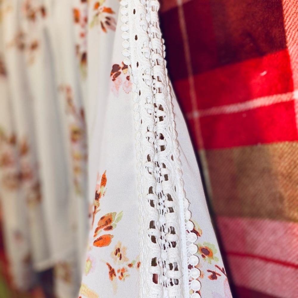 White floral blouse . Medium size . Like new